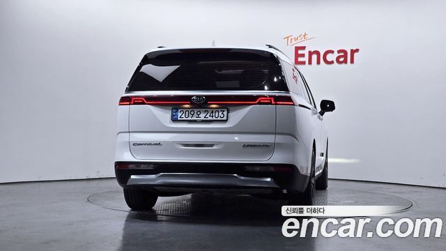 Kia Canival 2021 — photo 4