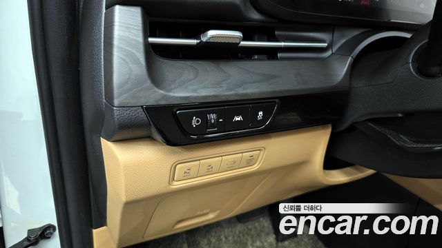 Kia Canival 2021 — photo 15