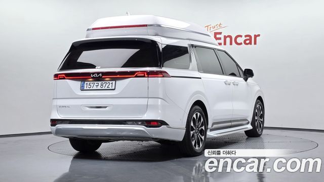 Kia Canival 2023 — photo 2