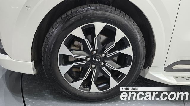 Kia Canival 2023 — photo 5