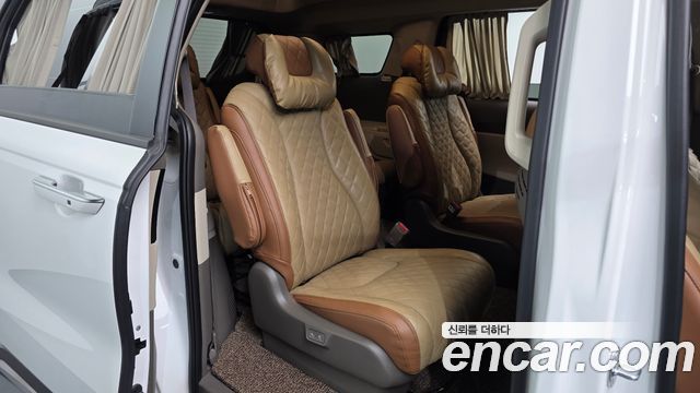 Kia Canival 2023 — photo 16