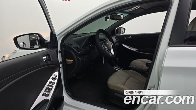 Hyundai Accent 2012 — photo 13