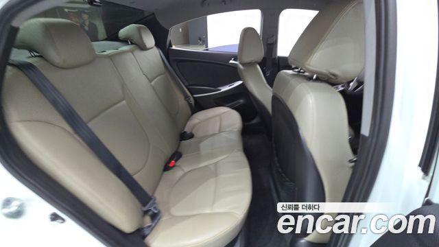 Hyundai Accent 2012 — photo 18