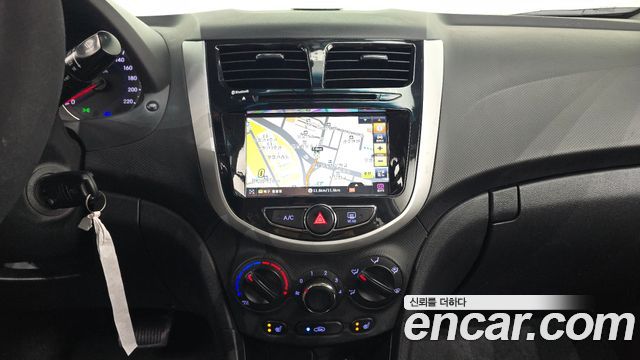 Hyundai Accent 2012 — photo 20