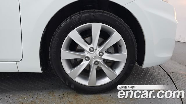 Hyundai Accent 2012 — photo 7