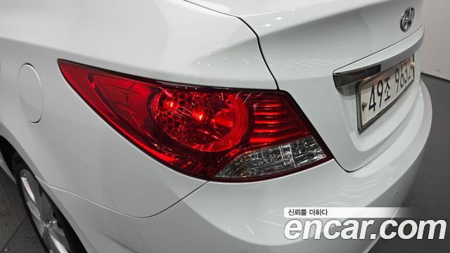 Hyundai Accent 2012 — photo 9