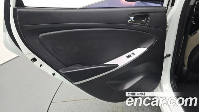 Hyundai Accent 2012 — photo 15