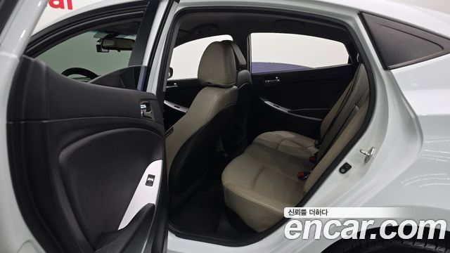 Hyundai Accent 2012 — photo 16