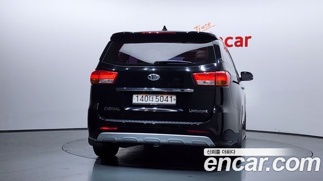 Kia Canival 2017 — photo 4