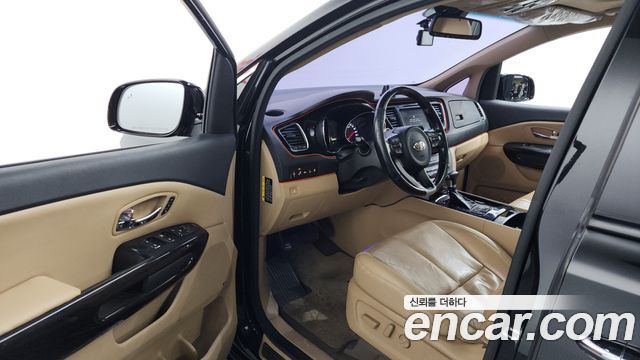 Kia Canival 2017 — photo 13
