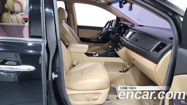 Kia Canival 2017 — photo 17