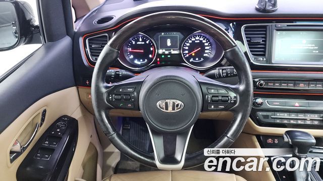 Kia Canival 2017 — photo 18