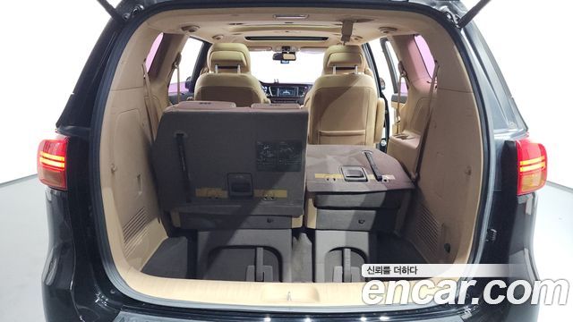 Kia Canival 2017 — photo 26