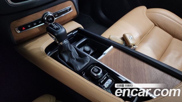 Volvo XC90 2019 — photo 12