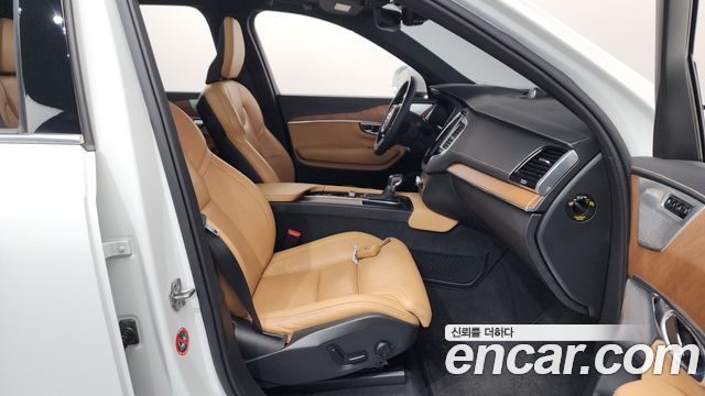 Volvo XC90 2019 — photo 17