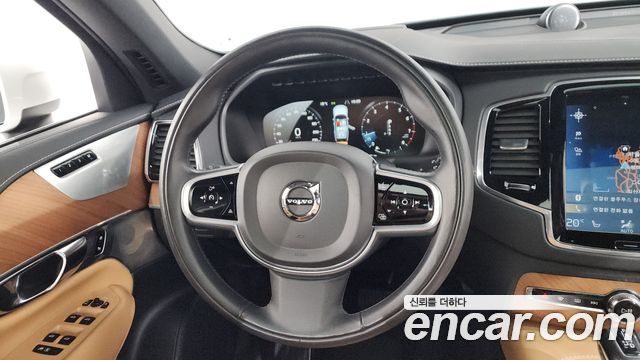 Volvo XC90 2019 — photo 18