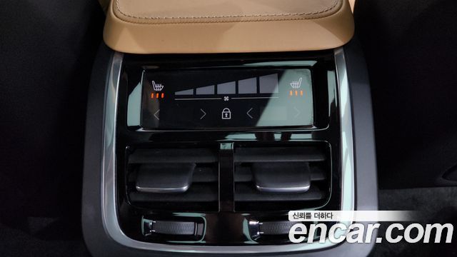 Volvo XC90 2019 — photo 24