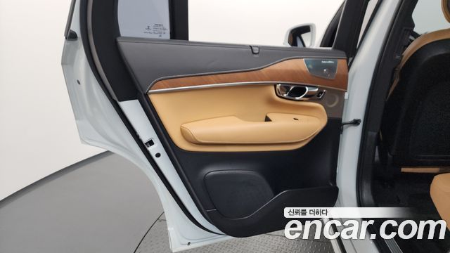 Volvo XC90 2019 — photo 15