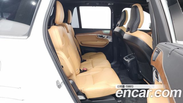 Volvo XC90 2019 — photo 16