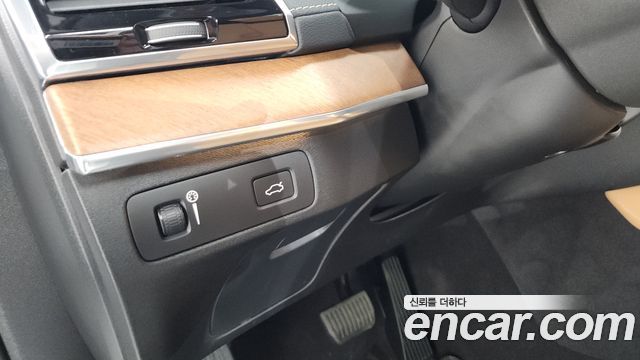 Volvo XC90 2019 — photo 30