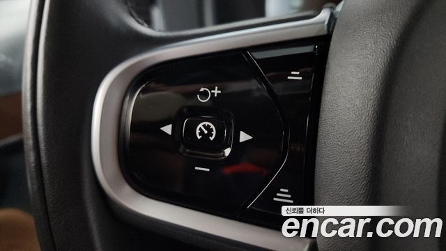 Volvo XC90 2019 — photo 34