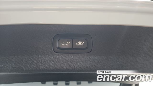 Volvo XC90 2019 — photo 37