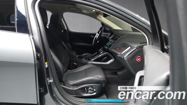 Jaguar I-PACE 2019 — photo 17