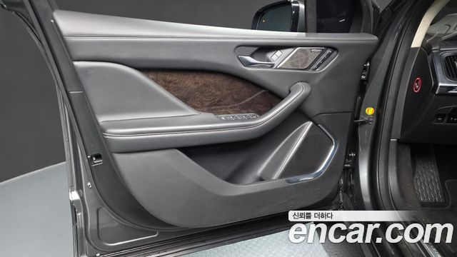 Jaguar I-PACE 2019 — photo 14