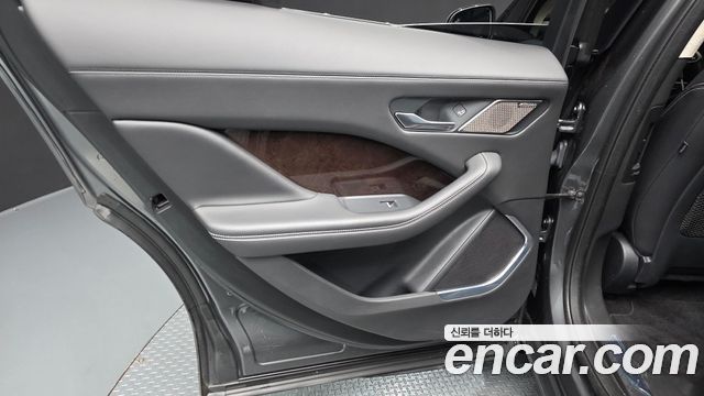 Jaguar I-PACE 2019 — photo 15