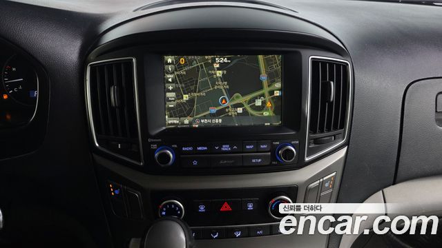 Hyundai Starex 2018 — photo 13