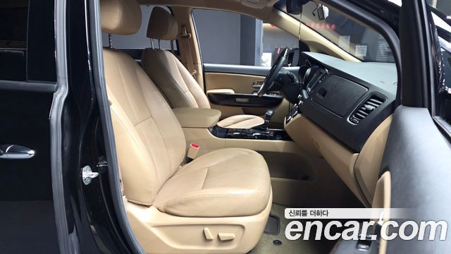 Kia Canival 2019 — photo 17