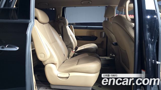 Kia Canival 2019 — photo 18