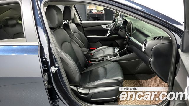 Kia K3 2022 — photo 17