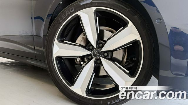 Audi A6 2022 — photo 12