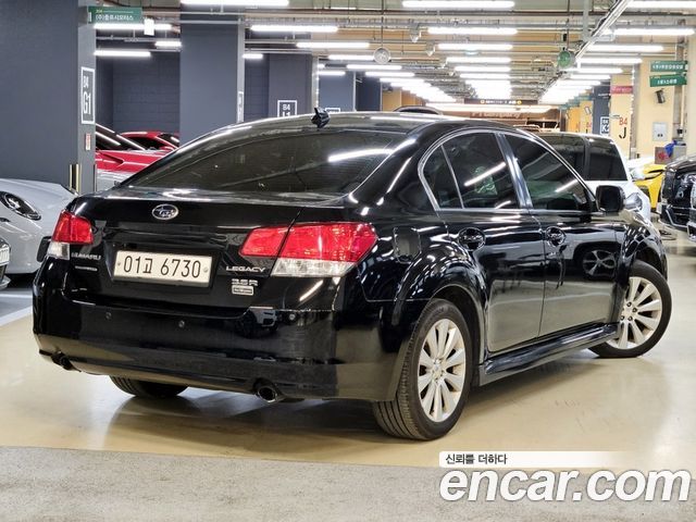 Subaru Legacy 2010 — photo 2