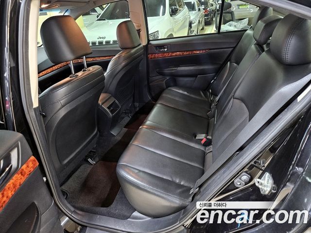 Subaru Legacy 2010 — photo 11