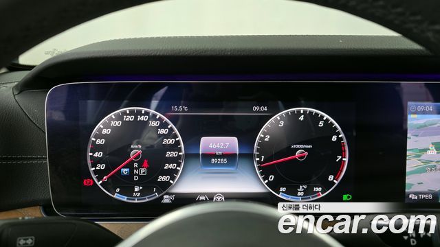 Mercedes-Benz E-Class 2020 — photo 11