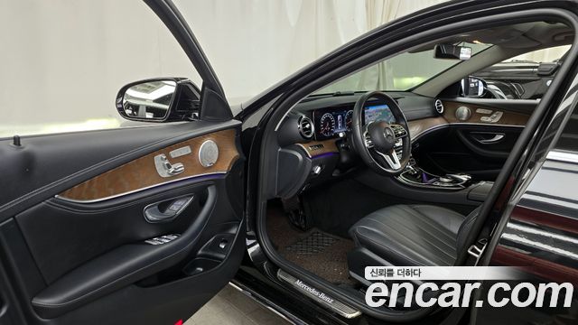 Mercedes-Benz E-Class 2020 — photo 13