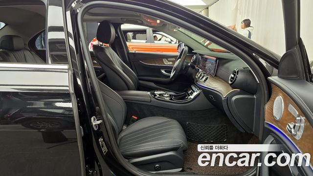 Mercedes-Benz E-Class 2020 — photo 17