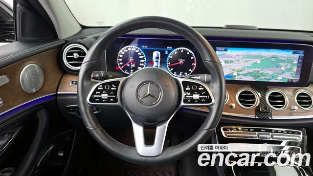 Mercedes-Benz E-Class 2020 — photo 19