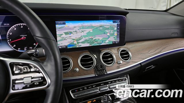 Mercedes-Benz E-Class 2020 — photo 20