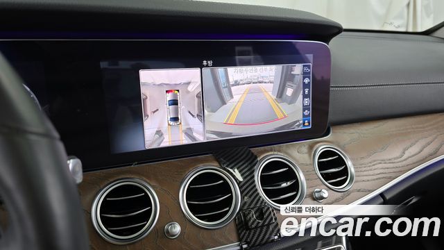 Mercedes-Benz E-Class 2020 — photo 21