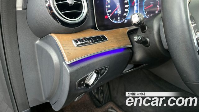 Mercedes-Benz E-Class 2020 — photo 22