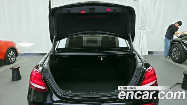 Mercedes-Benz E-Class 2020 — photo 26