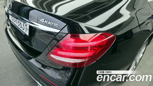 Mercedes-Benz E-Class 2020 — photo 9