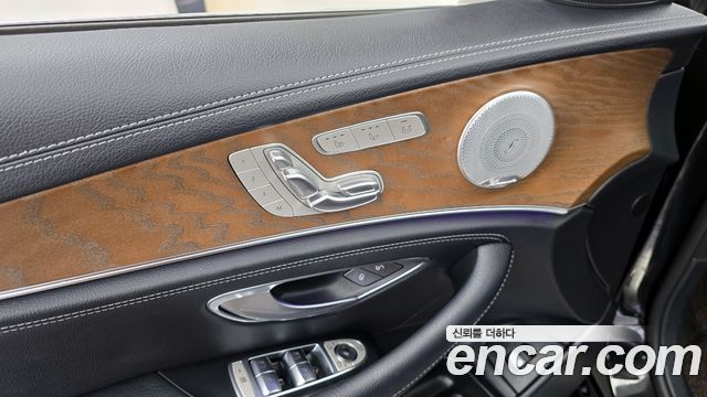 Mercedes-Benz E-Class 2020 — photo 29