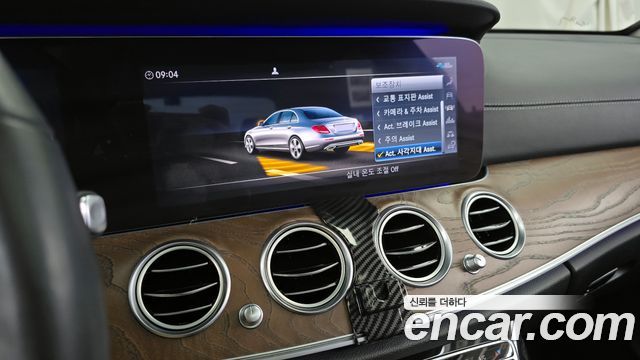 Mercedes-Benz E-Class 2020 — photo 30