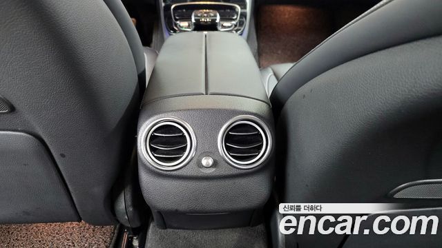 Mercedes-Benz E-Class 2020 — photo 31