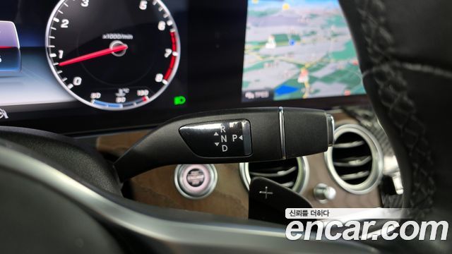 Mercedes-Benz E-Class 2020 — photo 33