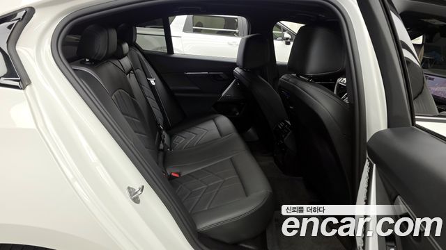 BMW 5-Series 2024 — photo 11
